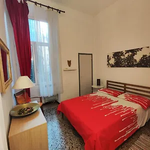 appartamento-centro-genoa.hotelitalianriviera.com/